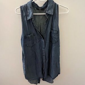 Lulus Courtesy Blue Chambray top size large